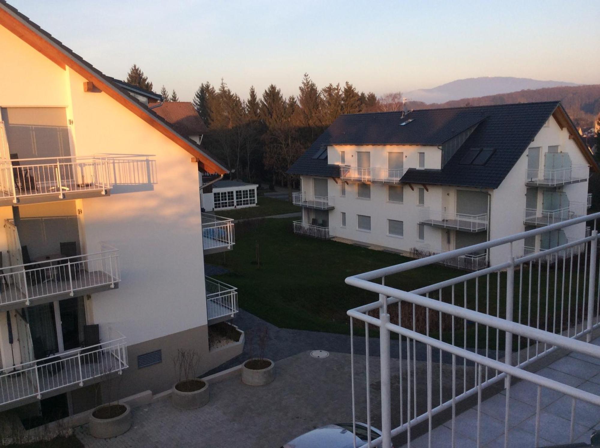 2-Zimmer-Ferienwohnung Mit Hotelservice Und 2 Balkons - Golf, Bike Und Wellness Im Markgraeflerland Bad Bellingen Exteriér fotografie