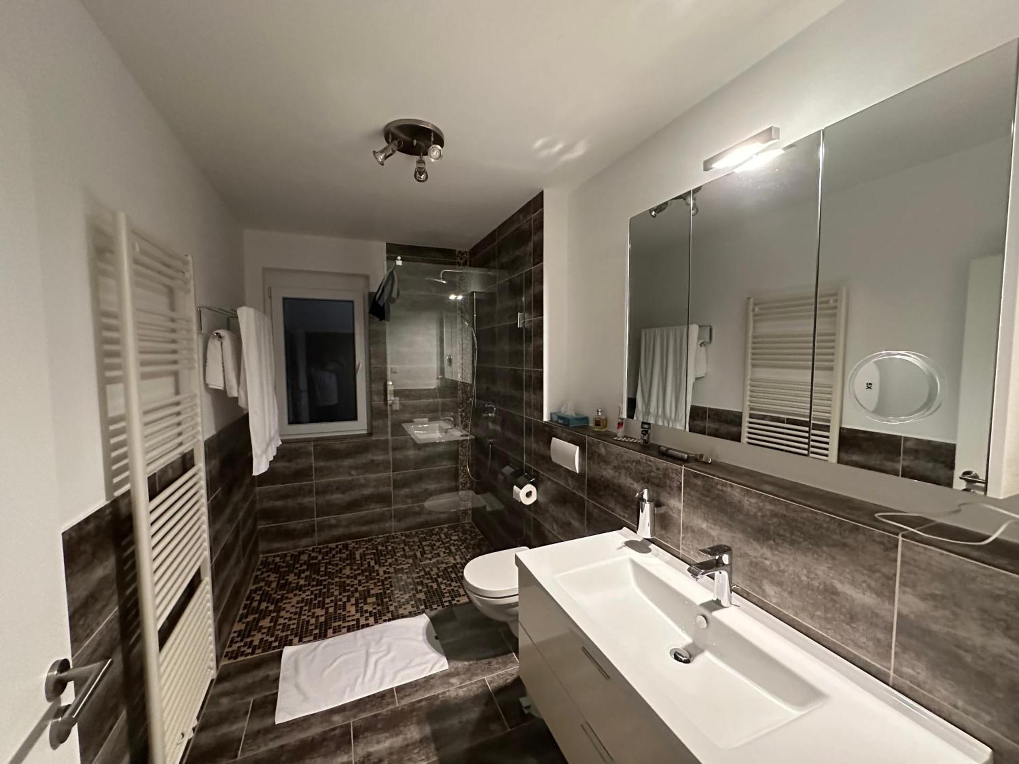 2-Zimmer-Ferienwohnung Mit Hotelservice Und 2 Balkons - Golf, Bike Und Wellness Im Markgraeflerland Bad Bellingen Exteriér fotografie